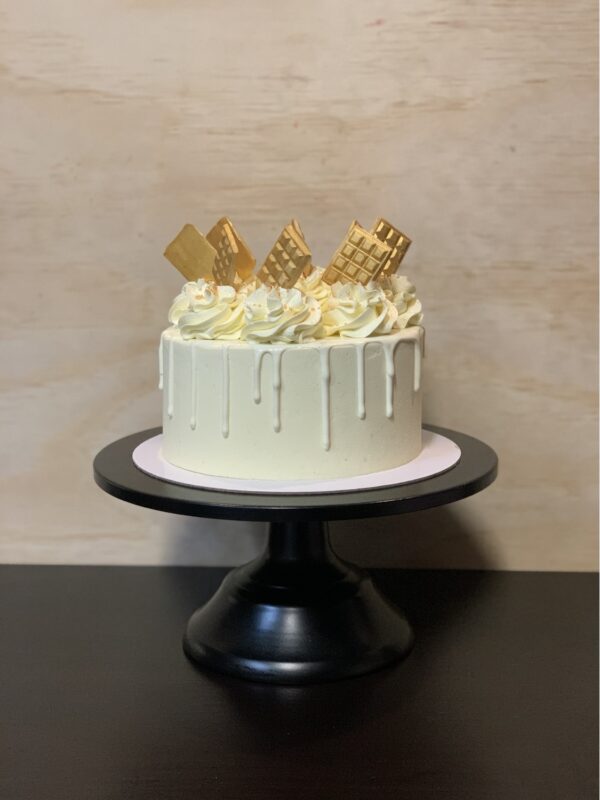 White chocolate cake with gold