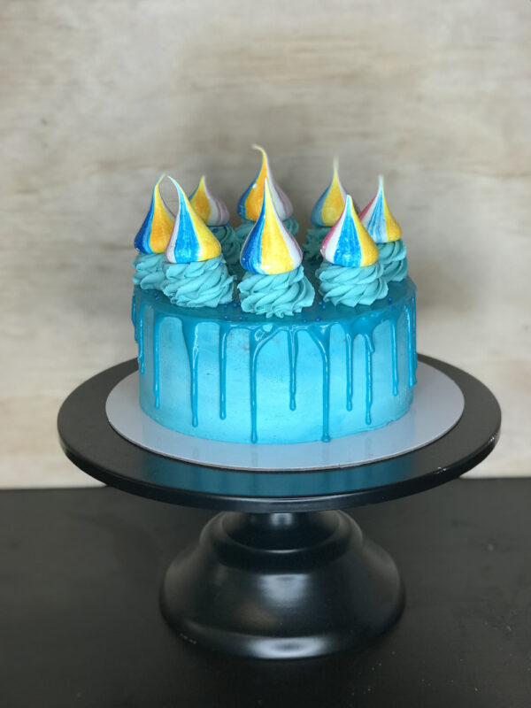 bubblegum flavoured cake in blue