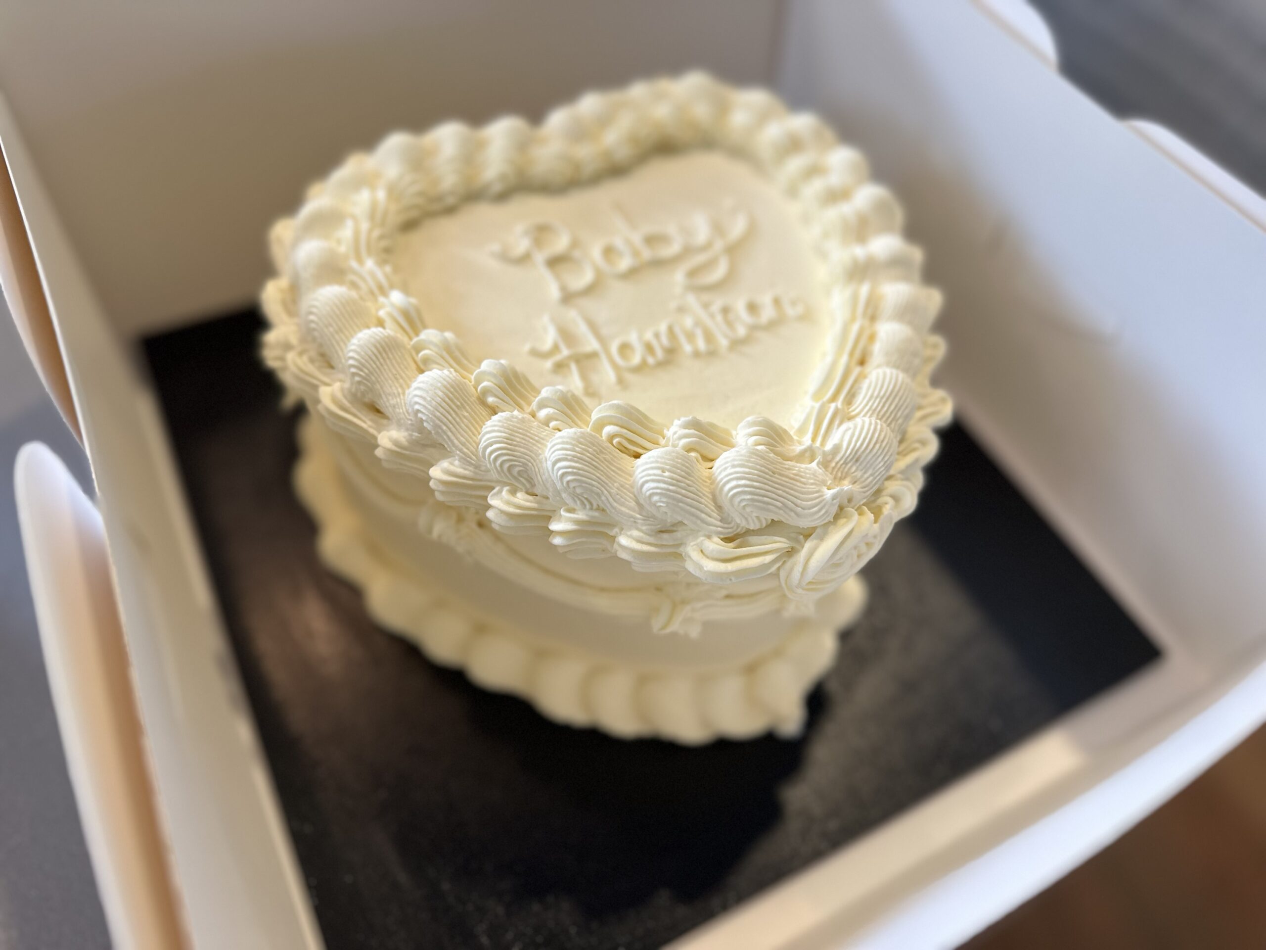 Babyshower Heart Cake – MacDaddy Cakes